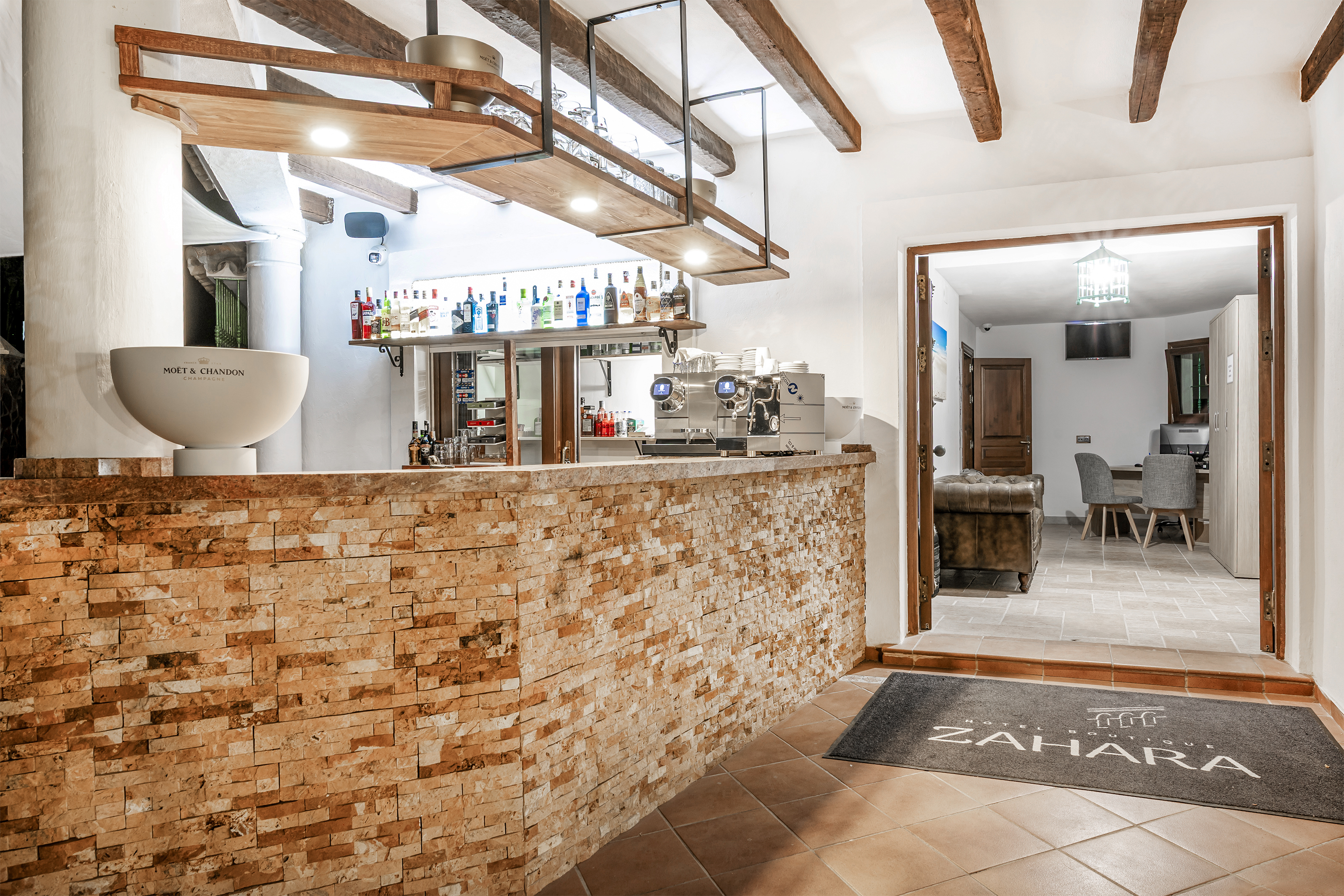 Lounge Bar